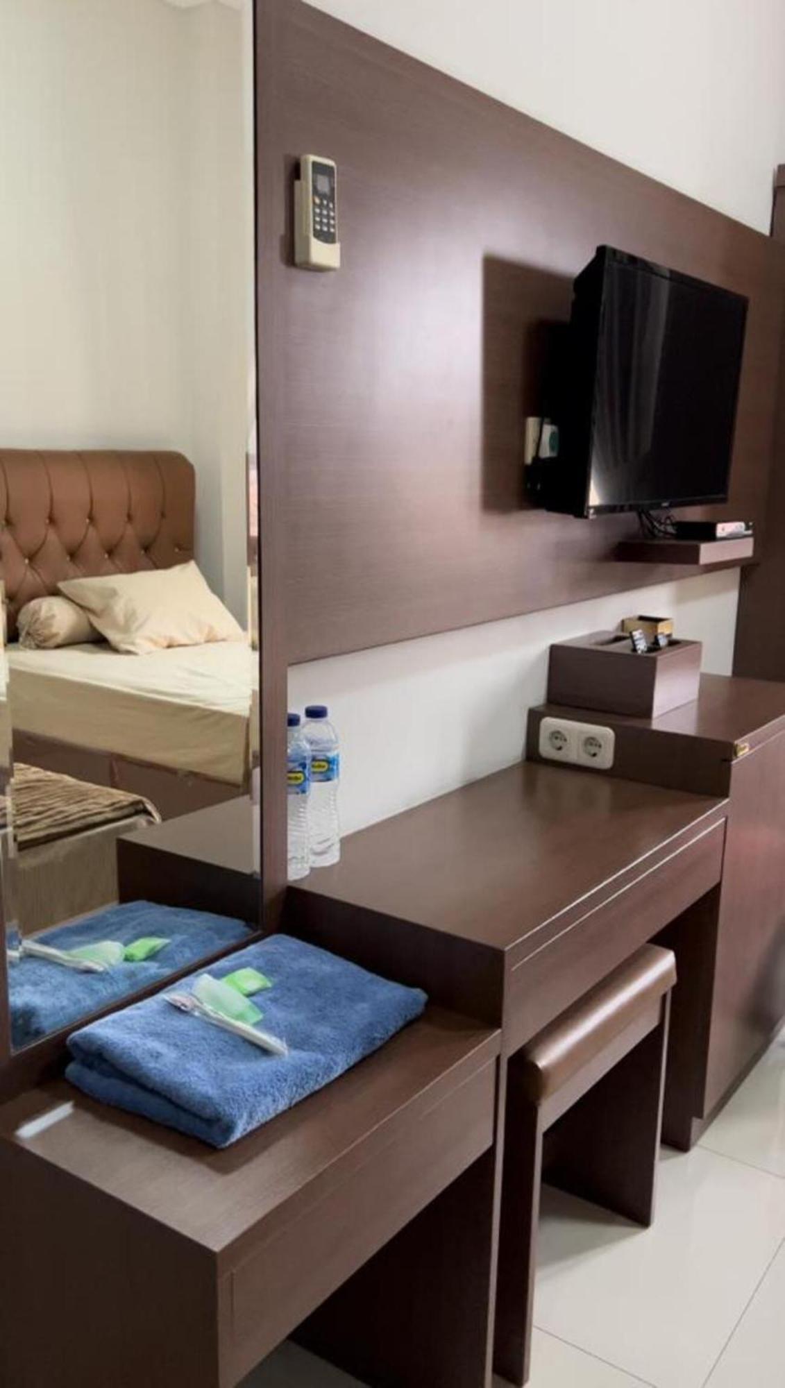 Hens Guesthouse Syariah Gadobangkong Bagian luar foto