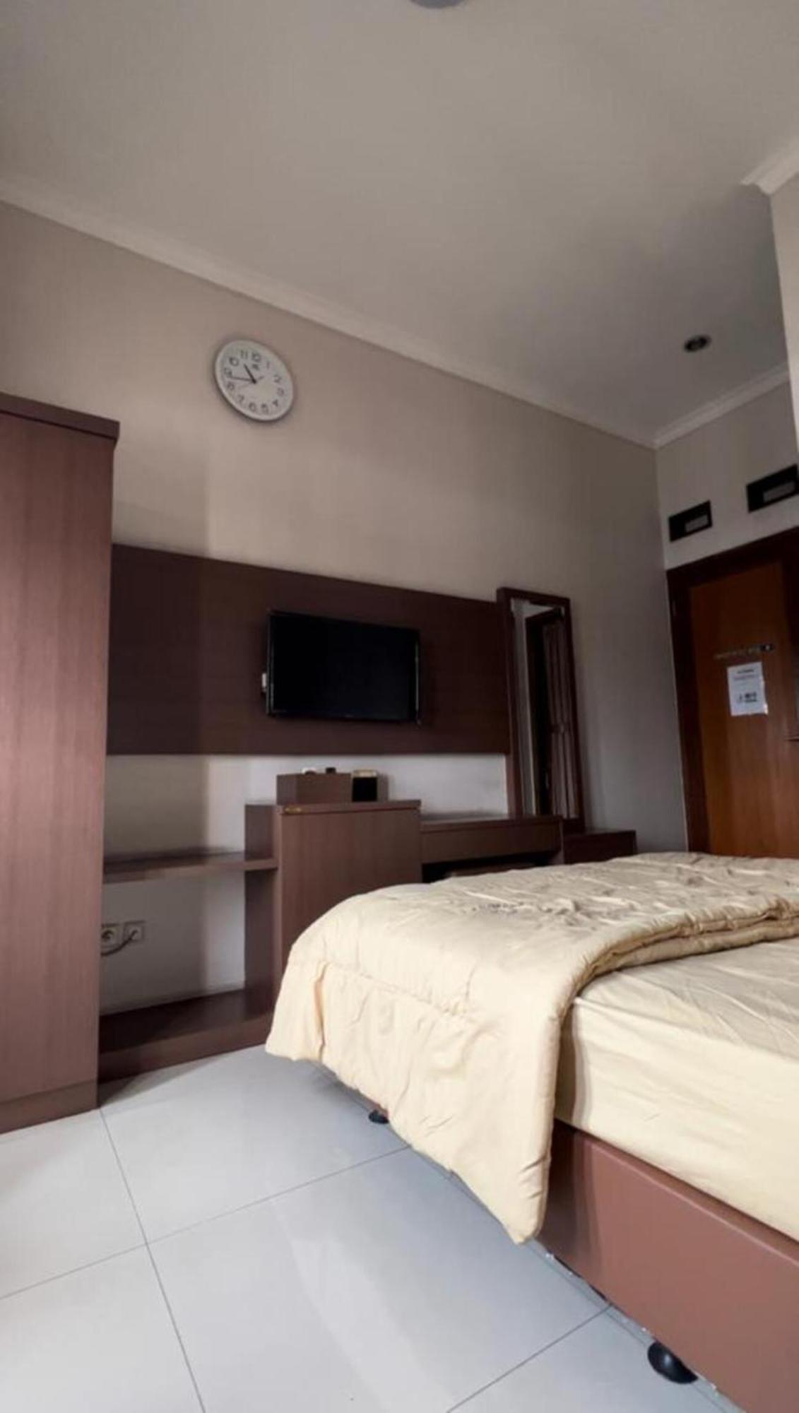 Hens Guesthouse Syariah Gadobangkong Bagian luar foto