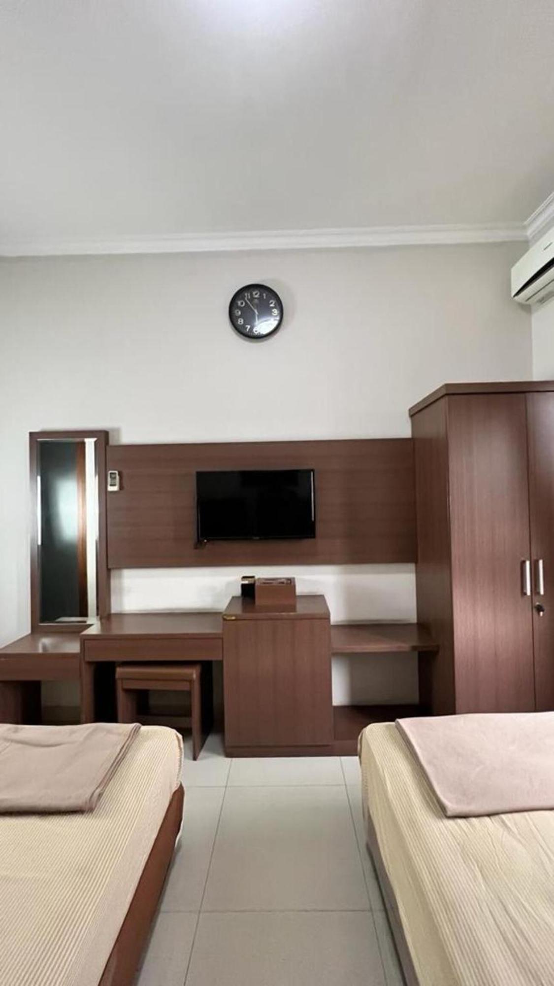 Hens Guesthouse Syariah Gadobangkong Bagian luar foto